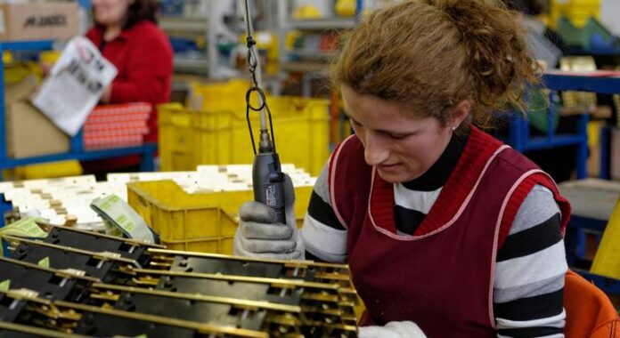 Desemprego global deve persistir perto da mínima histórica de 5% em 2025