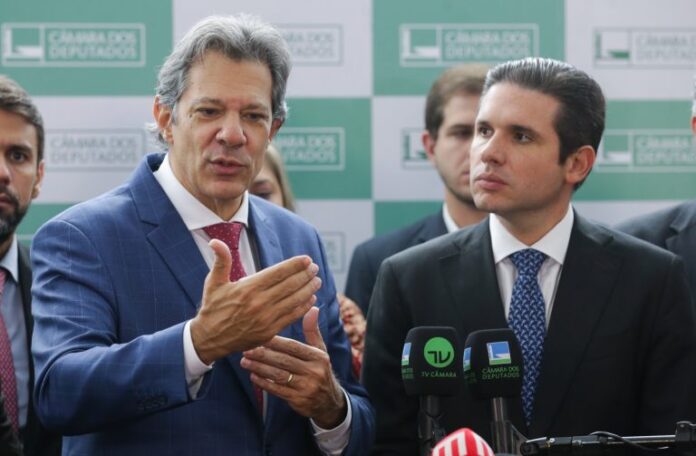Ministro da Fazenda diz que projeto sobre isenção do IR já está pronto - Notícias
