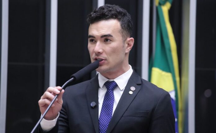 Deputado Pedro Aihara (PRD-MG) fala no Plenário da Câmara dos Deputados