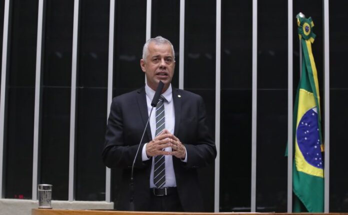 Projeto exige que ministros permaneçam no país durante enfrentamento de crises em suas áreas - Notícias
