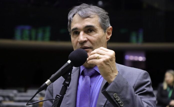 Deputado Romero Rodrigues (Pode-PB) fala no Plenário da Câmara dos Deputados