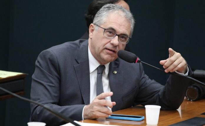 Deputado Carlos Zarattini participa de reunião de comissão