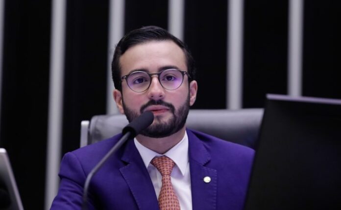 Deputado Lula da Fonte preside a sessão do plenário