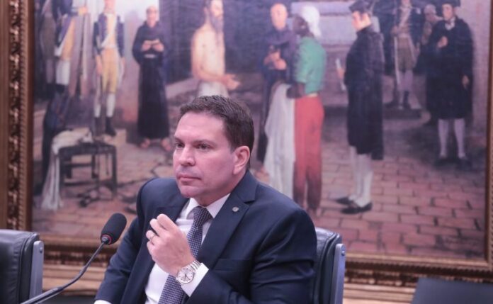 Comissão de Constituição e Justiça aprova suspensão de ação penal AÇÃO PENAL Nº 1/2025. Dep. Delegado Ramagem (PL - RJ)