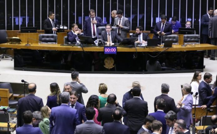 Discussão e Votação de Propostas Legislativas.