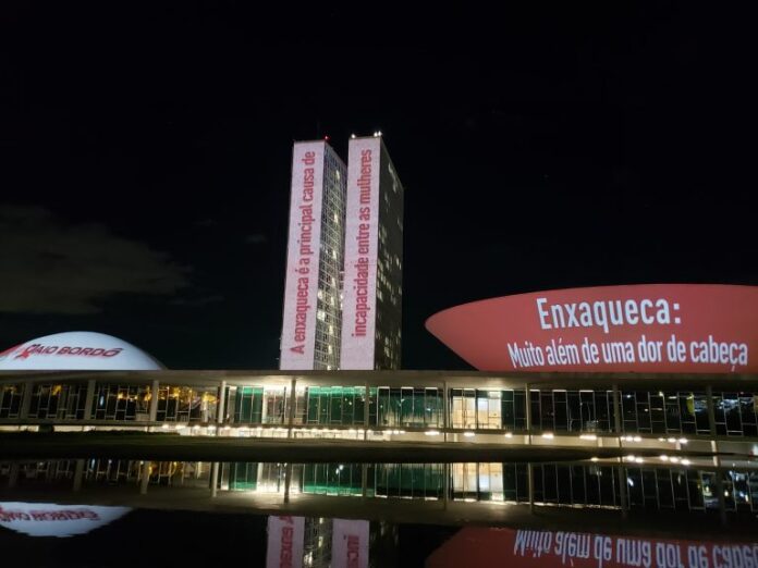Congresso Nacional exibe projeção de frases para alertar sobre dores de cabeça - Notícias