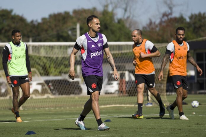 Vasco: atacante é regularizado e pode estrear pelo clube
