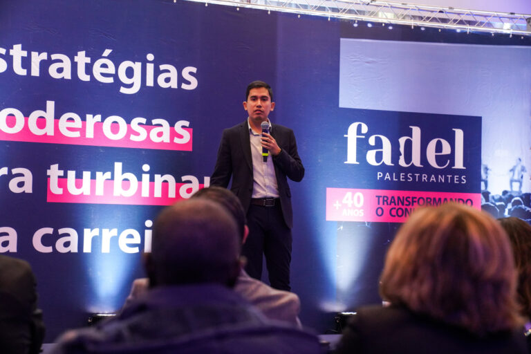 Como Superar as Dores do Mercado e Conquistar Espaço no Palco como palestrante