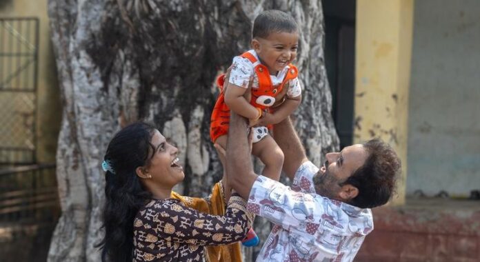 ONU celebra Dia Global dos Pais refletindo sobre como preparar pais, mãe e cuidadores