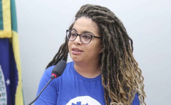 Audiência Pública - Acesso, Permanência, Conclusão e Qualidade na Graduação. Presidente da União Nacional dos Estudantes - UNE, Manuella Mirella