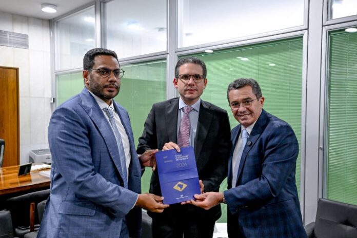 Motta recebe relatório do TCU sobre as contas do governo federal de 2024 - Notícias