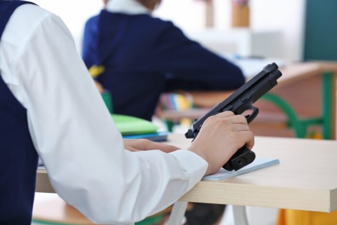 Nova lei aumenta penas para crimes cometidos em escolas - Notícias