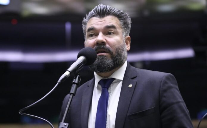 Deputado Delegado Caveira (PL-PA) fala no Plenário da Câmara dos Deputados
