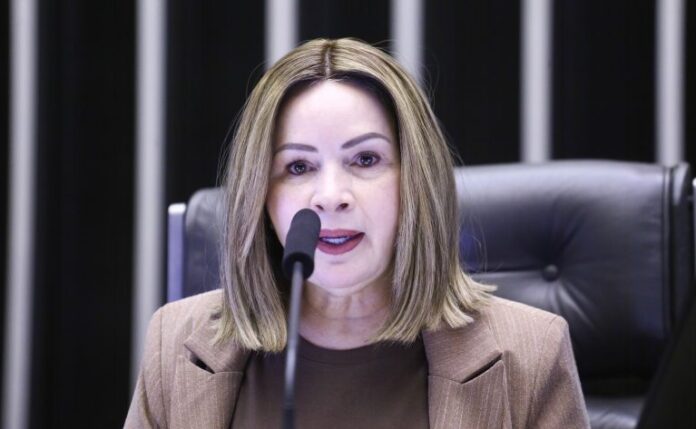Deputada Socorro Neri (PP-AC) fala no Plenário da Câmara dos Deputados