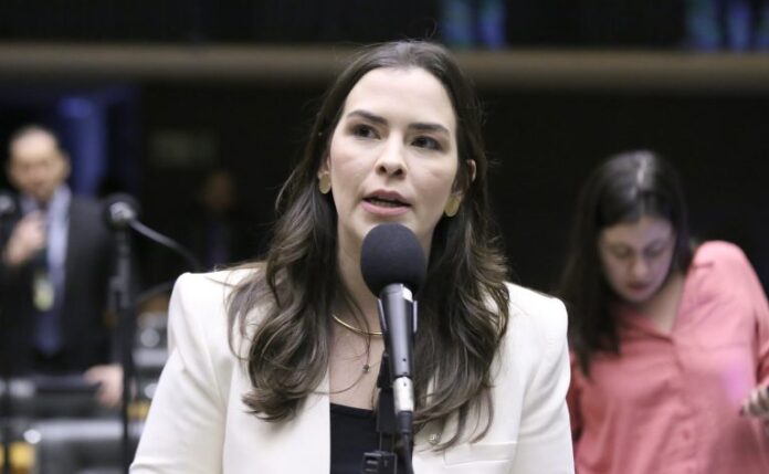 Deputada Maria Arraes (Solidariedade-PE) fala no Plenário da Câmara dos Deputados