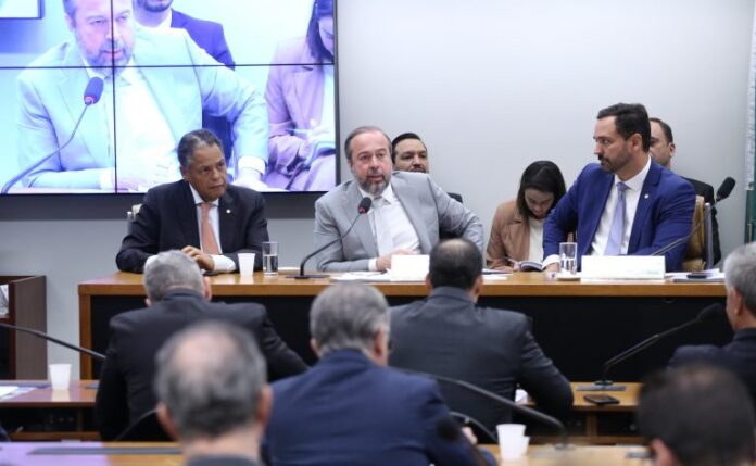 Ministro de Minas e Energia, Alexandre Silveira, na audiência pública da Comissão de Minas e Energia