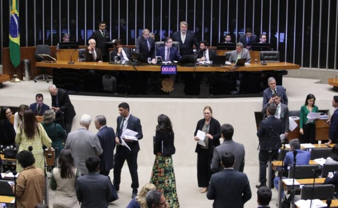 Discussão e Votação de Propostas Legislativas.