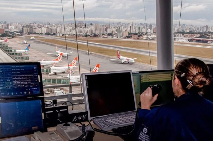 Comissão debate condições de trabalho dos profissionais de controle de tráfego aéreo - Notícias