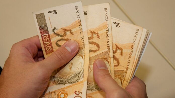 Salário não dura até o fim do mês para mais da metade dos trabalhadores