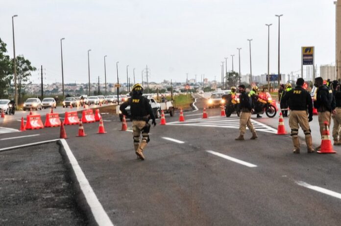Segurança pública - policiais - Polícia Rodoviária Federal - PRF - Transito - segurança