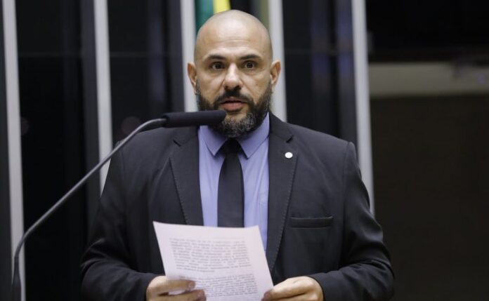 Deputado Sargento Portugal (Podemos-RJ) fala no Plenário da Câmara dos Deputados