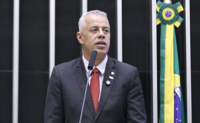 Deputado Evair Vieira de Melo (PP-ES) fala no Plenário da Câmara dos Deputados
