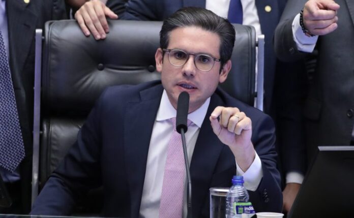 motta preside a sessão do plenário