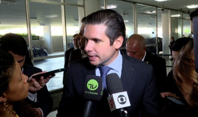 Hugo Motta concede entrevista 