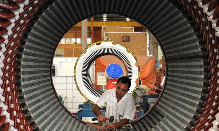 Vendas da indústria de máquinas sobem 14% no ano até Vendas da indústria de máquinas sobem 14% no ano até julho