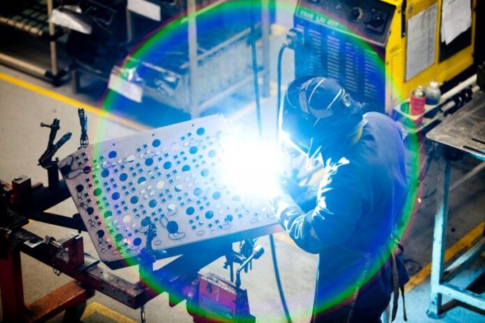 Indústria marca quarto mês seguido sem crescimento Indústria marca quarto mês seguido sem crescimento