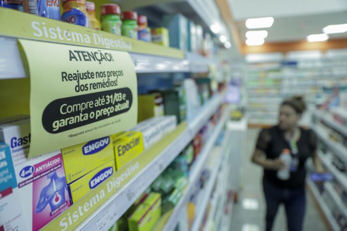 Confiança dos empresários do comércio cai em agosto Confiança dos empresários do comércio cai em agosto