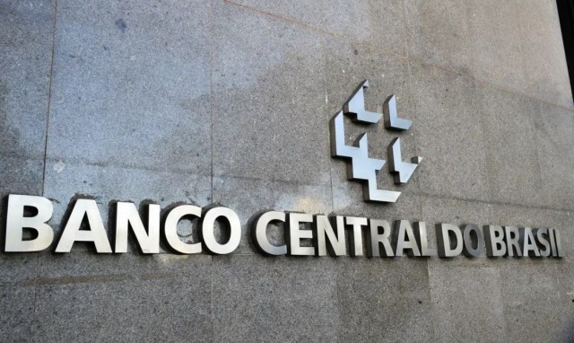 Brasil registra déficit de US$ 4,7 bilhões nas contas externas Brasil registra déficit de US$ 4,7 bilhões nas contas externas em agosto