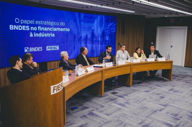 Indústrias afetadas pelo tarifaço começam a receber crédito do BNDES Indústrias afetadas pelo tarifaço começam a receber crédito do BNDES