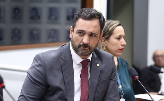 Comissão aprova regras para exercícios simulados entre pessoas traumatizadas por Audiência Pública - Debate sobre a Compensação Financeira pela Exploração Mineral (CFEM). Dep. Diego Andrade (PSD-MG)