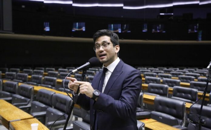 Deputado Kim Kataguiri (União-SP) fala no Plenário da Câmara dos Deputados