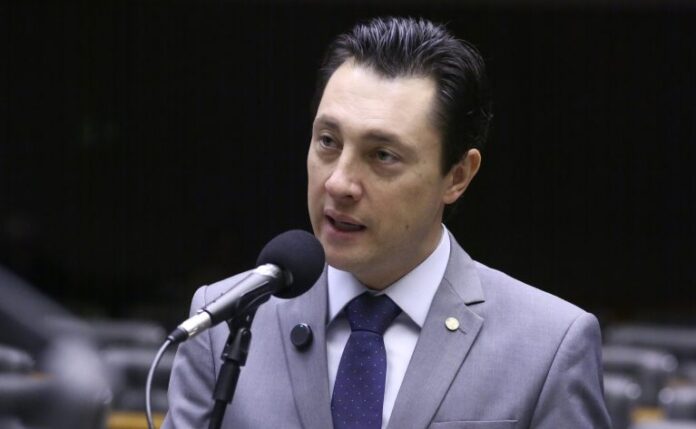 Comissão aprova proposta que proíbe mudar data de vencimento de Discussão e Votação de Propostas Legislativas. Dep. Rodrigo Gambale (PODE - SP)