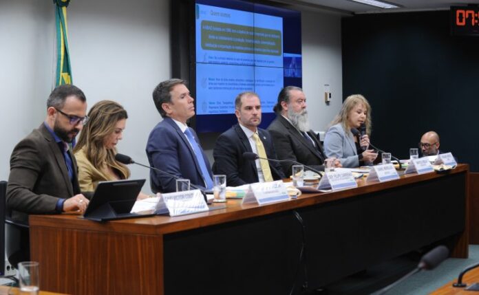 Especialistas pedem mais controle sobre venda de suplementos alimentares - Audiência Pública - Aprimoramento da proposta de legislação sobre suplementos alimentares.
