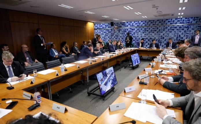 Motta marca votação do projeto do Imposto de Renda; relator Reunião de Líderes.