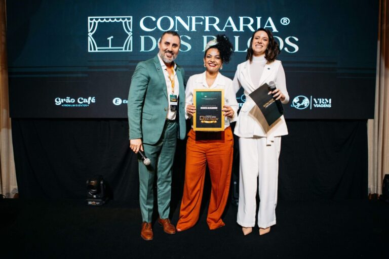 Empresária emociona plateia na 2ª edição da Confraria dos Palcos em Florianópolis