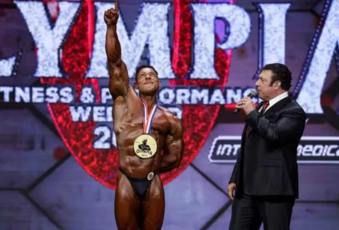 Ramon Dino leva título inédito do Mr. Olympia após bater duas vezes na trave