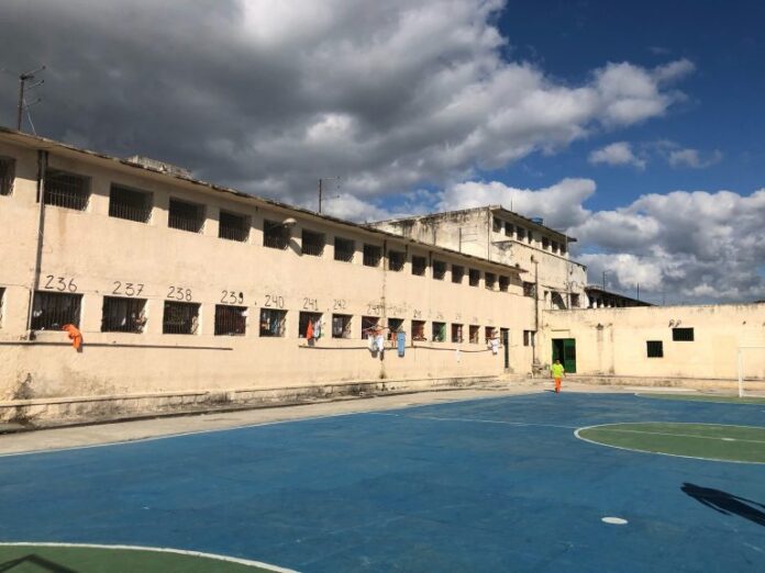 Segurança - presídio - penitenciárias prisões presos sistema carcerário (Presídio de Piraquara, Paraná)