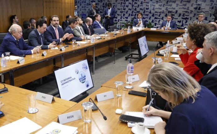 Apresentação final do relatório e dos anteprojetos de lei da Reforma Administrativa, elaborados pelo Grupo de Trabalho.