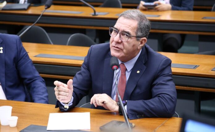 Comissão aprova projeto que prorroga empréstimos do FGTS para Santas Audiência Pública - PEC nº 14, de 2021 - Sistema de Proteção Social e Valorização dos Agentes Comunitários de Saúde e Agentes de Combate às Endemias. Dep. Luiz Gastão (PSD-CE)