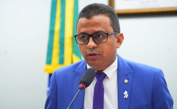 Comissão aprova garantia de atendimento acessível às pessoas surdas na Audiência Pública - Política Nacional de Cirurgia Ambulatorial. Dep. Dr. Francisco (PT-PI)