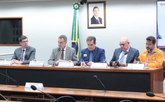 Audiência expõe problemas na fiscalização e avanço do crime organizado Audiência Pública - Qualidade e preço dos combustíveis comercializados no Brasil