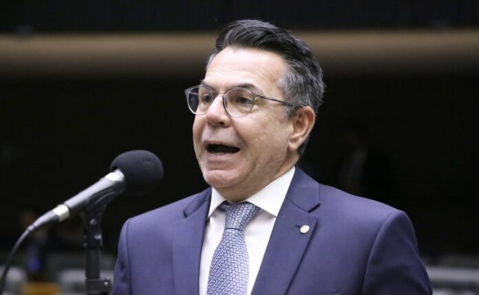 Deputado Luiz Fernando Vampiro (MDB-SC) fala no Plenário da Câmara dos Deputados