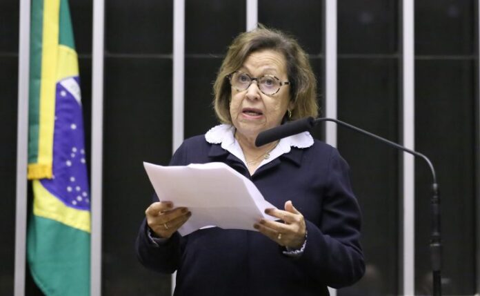 Câmara aprova projeto que exige uso de linguagem simples na Discussão e votação de propostas legislativas. Dep. Lídice da Mata (PSB - BA)