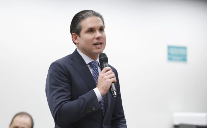Motta anuncia votação do regime de urgência para projeto que Hugo Motta participa de culto ecumênico na Câmara