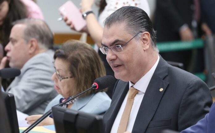 Comissão aprova admissibilidade de proposta que dá à Câmara poder Discussão e votação de propostas legislativas. Dep. Dep. Lafayette de Andrada (REPUBLICANOS - MG)