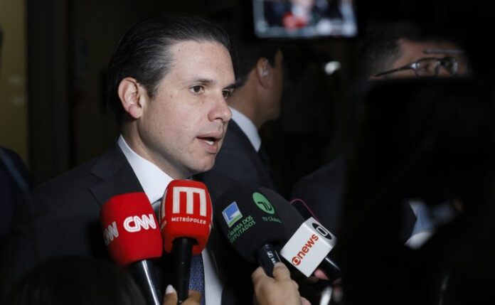 Câmara deve votar hoje projeto contra adulteração de bebidas, diz Motta concede entrevista